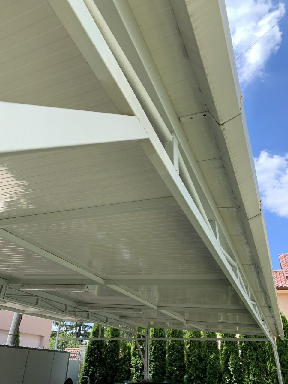 Изработка и монтаж на навес за автомобили, Младенови 2010 ЕООД Изработка и монтаж на навес за автомобили, Младенови 2010 ЕООД