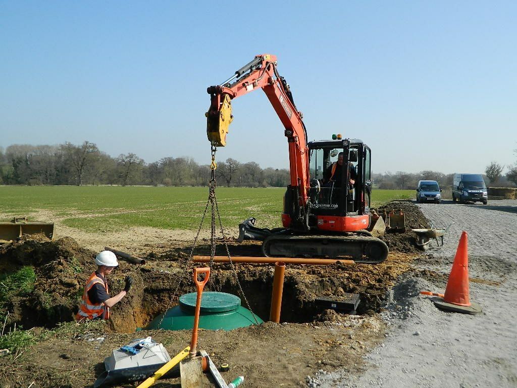 ИЗКОПНИ УСЛУГИ И ИЗВОЗВАНЕ НА ЗЕМНА МАСА И СТРОИТЕЛНИ ОТПАДЪЦИ, МЛАДЕНОВИ 2010 ЕООД Изкопни услуги и извозване на земна маса и строителни отпадъци, Младенови 2010 ЕООД